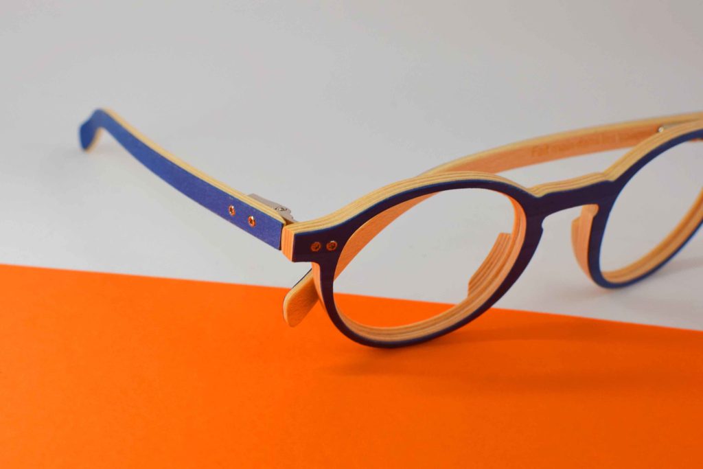Lunettes tendance bleues 2021 en bois